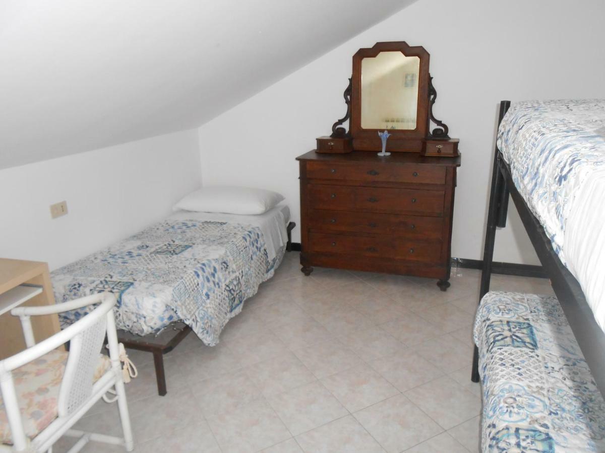 La Mansardina Apartment Vezzi Portio Luaran gambar