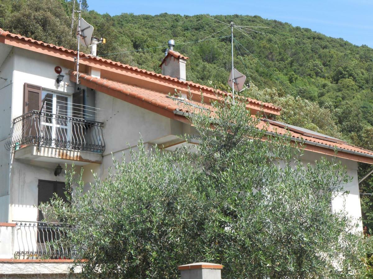 La Mansardina Apartment Vezzi Portio Luaran gambar