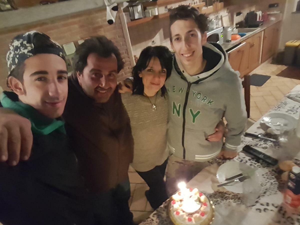 La Mansardina Apartment Vezzi Portio Luaran gambar