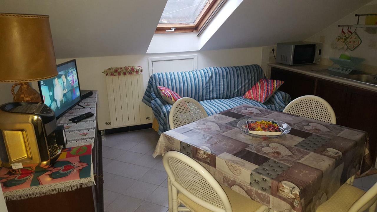 La Mansardina Apartment Vezzi Portio Luaran gambar